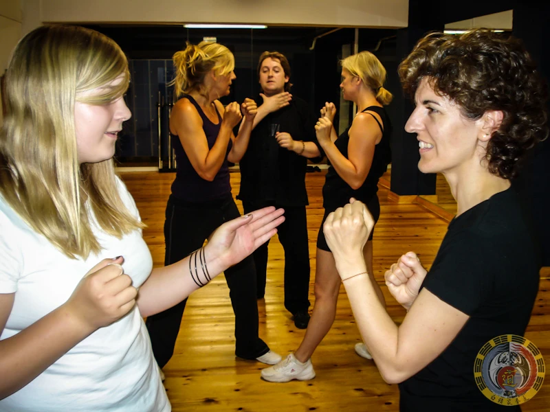 Clases de defensa personal femenina en Tarragona - Foto 15