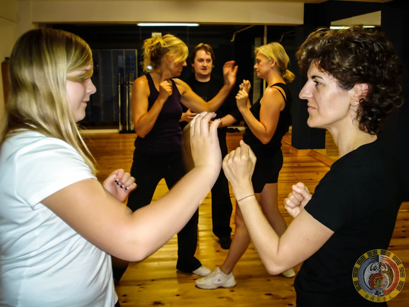 Clases de defensa personal femenina en Tarragona - Foto 16