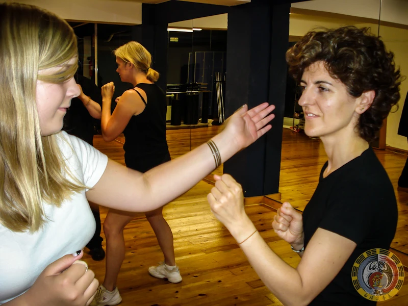 Clases de defensa personal femenina en Tarragona - Foto 18