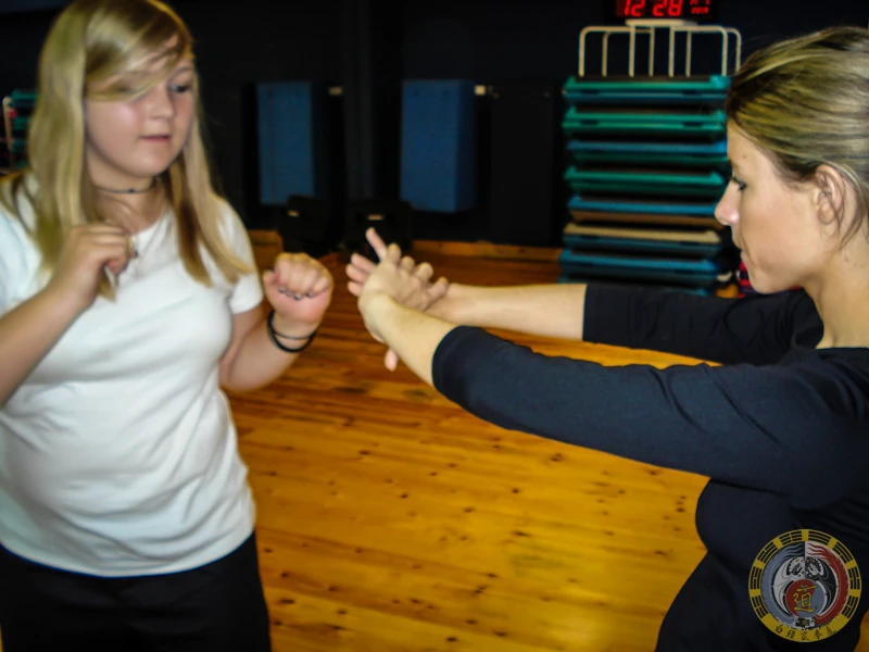 Clases de defensa personal femenina en Tarragona - Foto 25