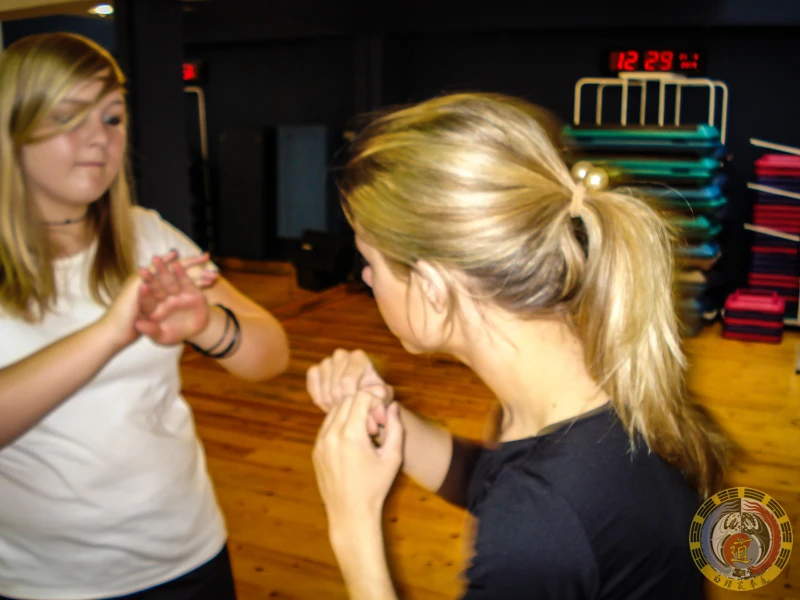 Clases de defensa personal femenina en Tarragona - Foto 30