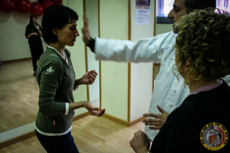 Clases de defensa personal femenina en Tarragona - Foto 4