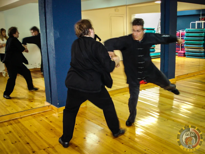 Clases de defensa personal femenina en Tarragona - Foto 40