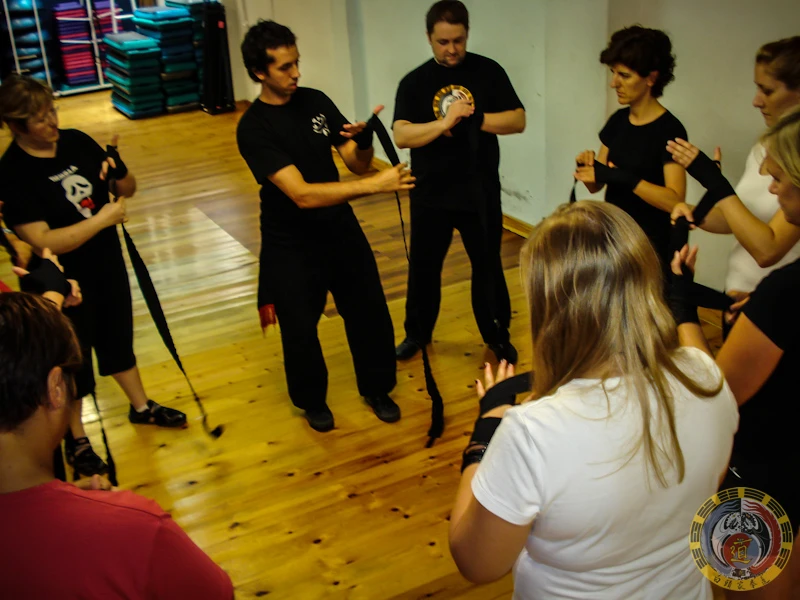 Clases de defensa personal femenina en Tarragona - Foto 47