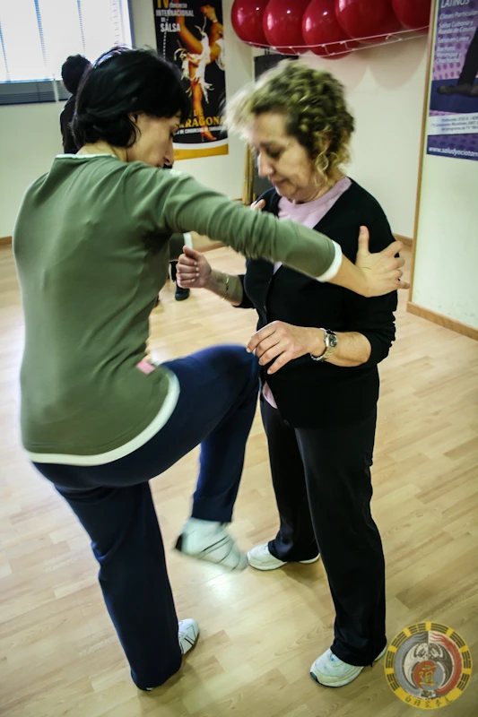 Clases de defensa personal femenina en Tarragona - Foto 8